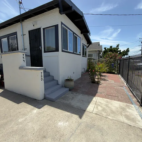 750 8th St #2 Photo 1