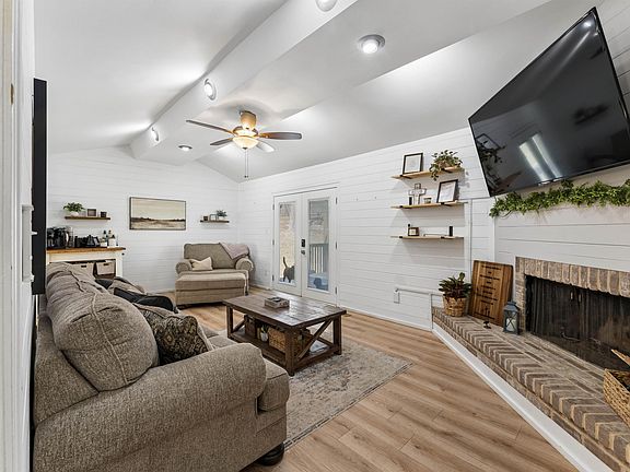 4th image of 207 Annetta Cir