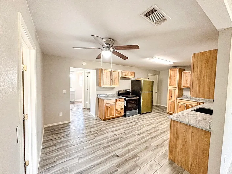 205 Cambridge Ln — Photo 9