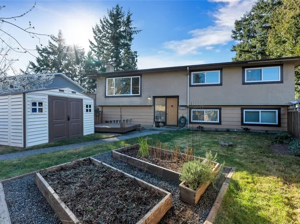 2011 Courser Dr #1, Sidney, BC V8L 2N5