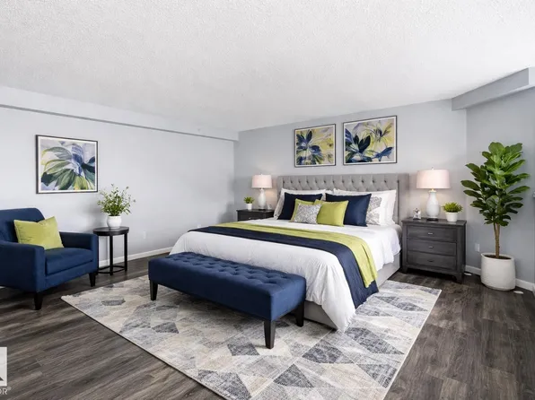 7905 96th St NW, Edmonton, AB T6C 4R3