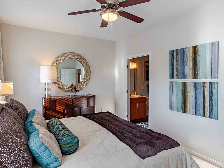 Edgewood Apartments — Photo 22