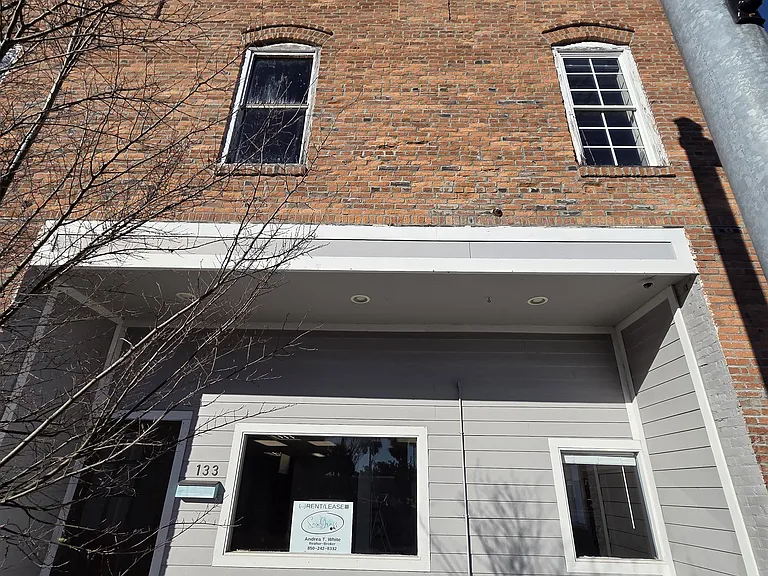 131 N Jefferson St — Photo 3
