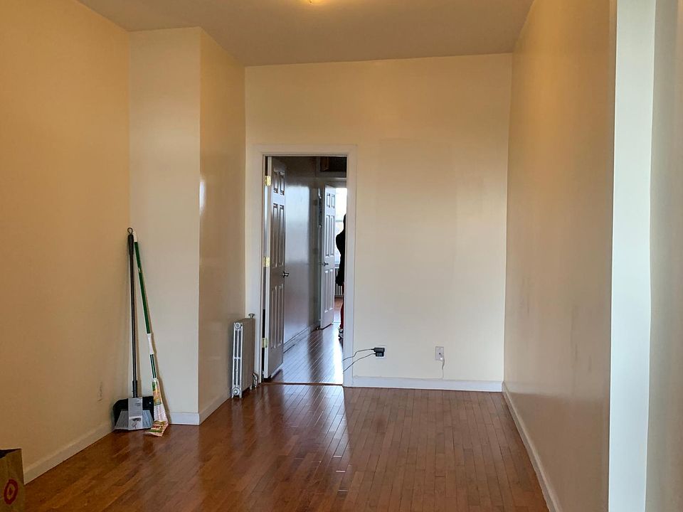 2nd image of 456 Woodward Ave