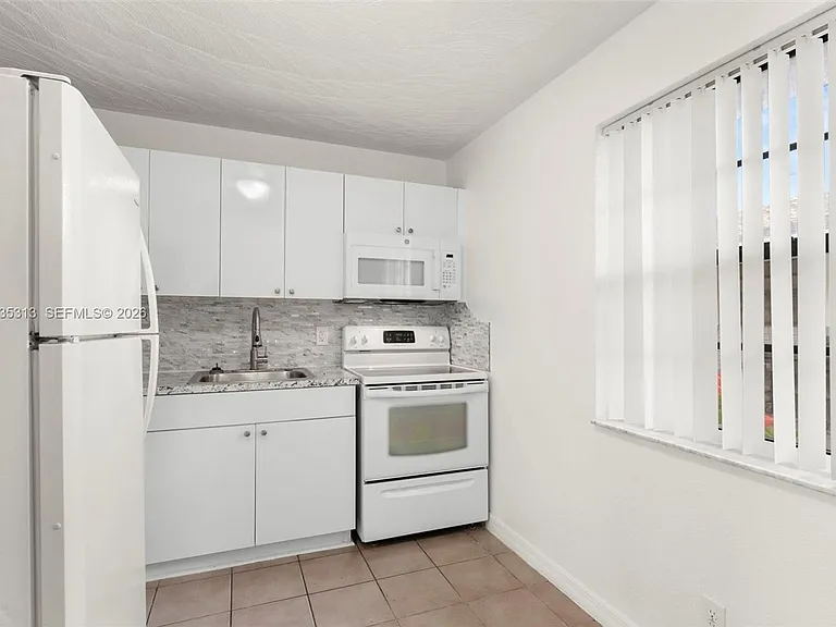 4120 SW 19th St #1 — Photo 2