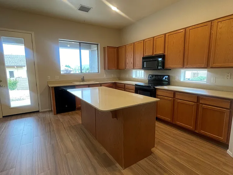 5649 N Bentley Ct — Photo 25