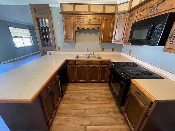 5th image of 1006 Florence Ct