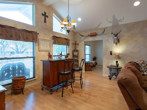 4th image of 210 Skyview Dr