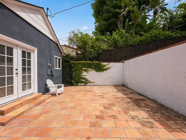 3740 Lankershim Blvd — Photo 16