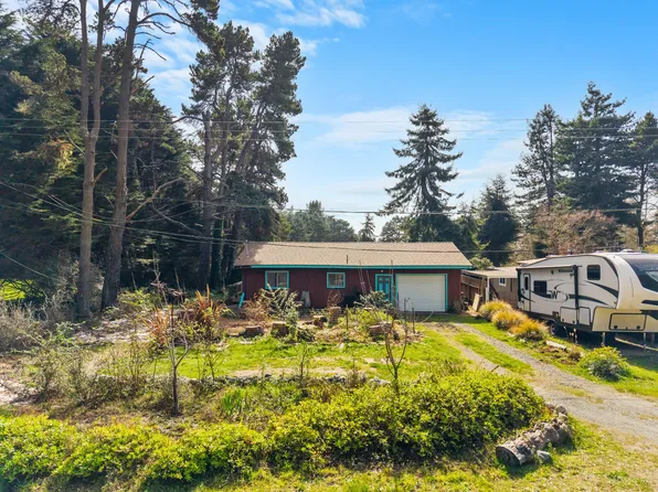1896 Blake Rd, McKinleyville, CA 95519