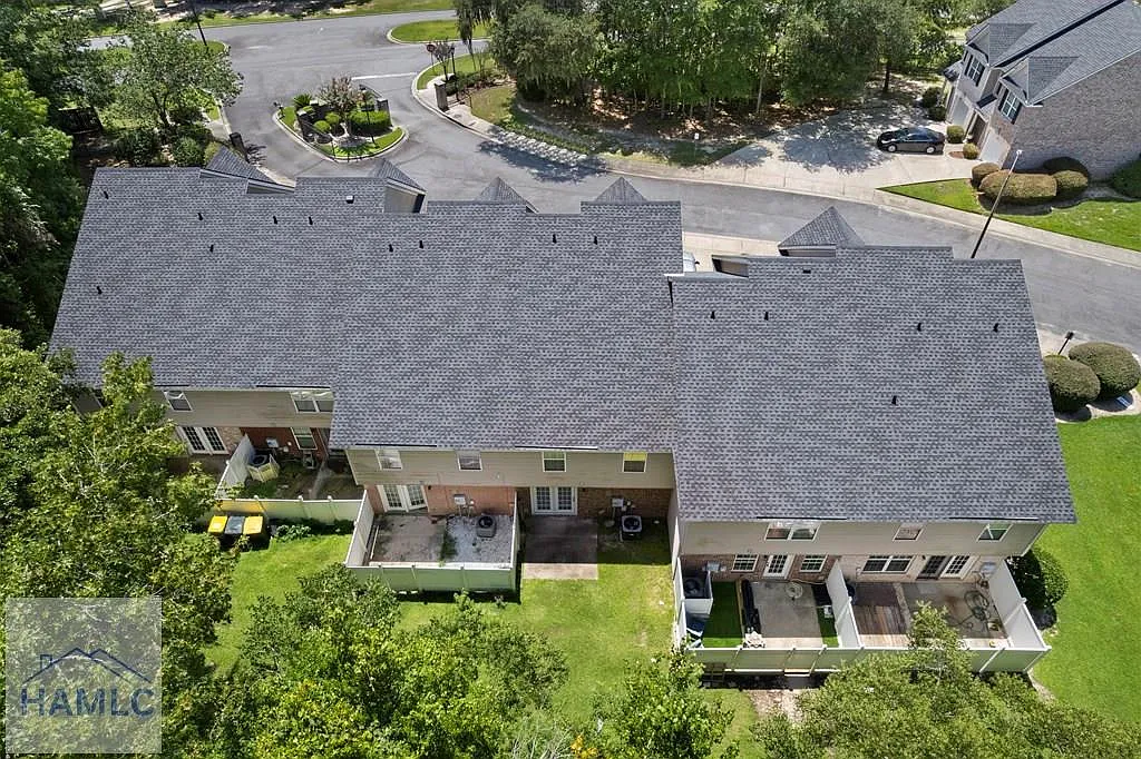 3 bed, 2.5 bath, 2395 sqft, $2,300 — Photo 3