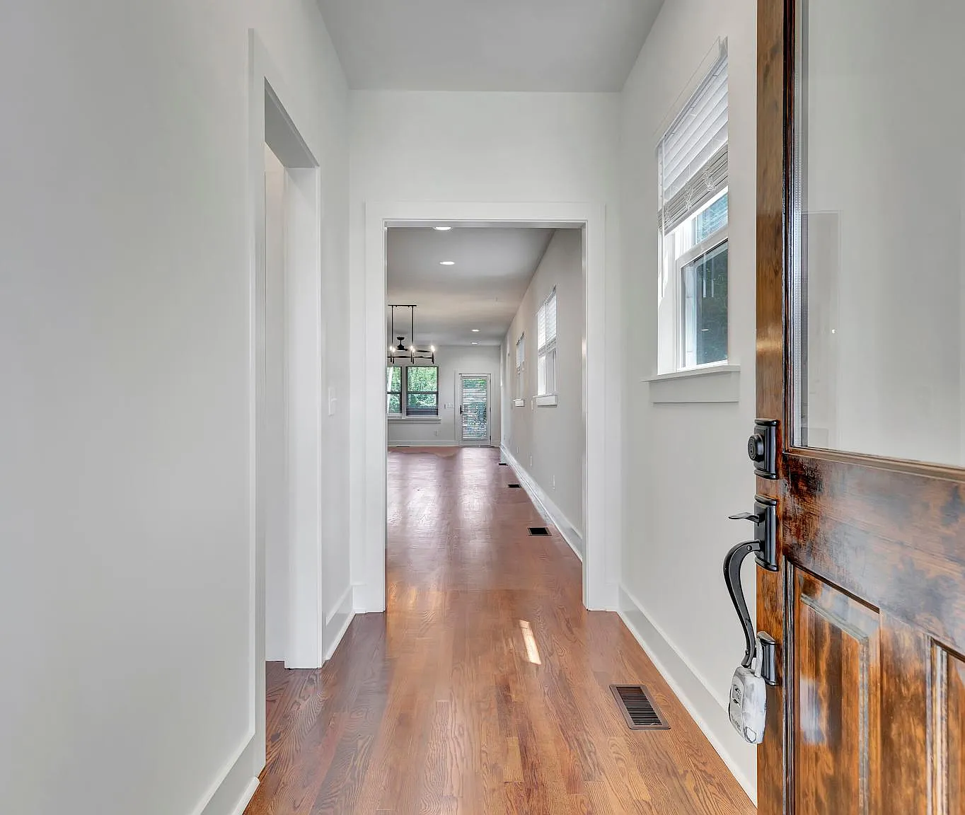 4 bed, 2116 sqft, $3,000 — Photo 4