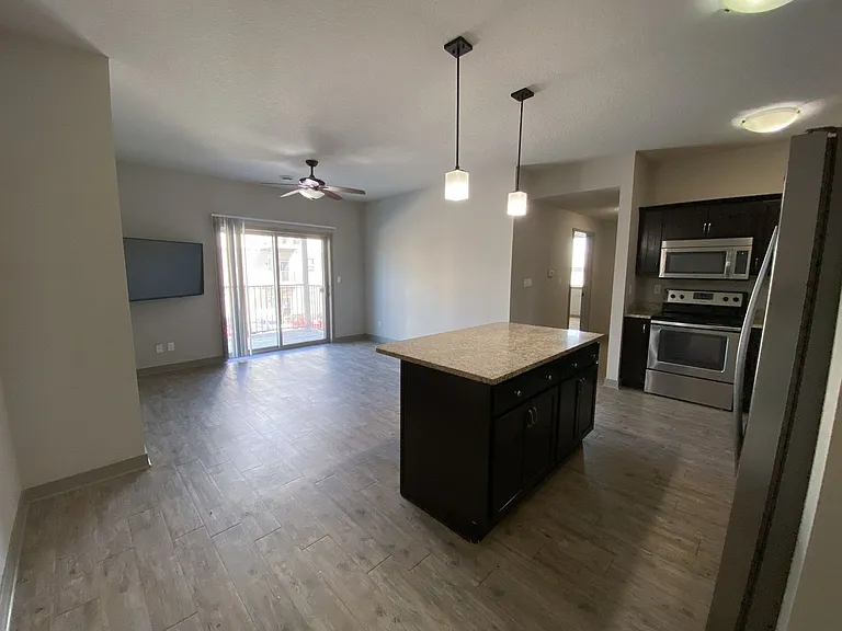 4132 Lincoln Swing — Photo 2