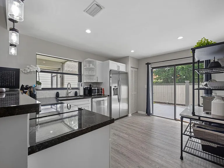 2482 Bedford Mews Dr — Photo 18