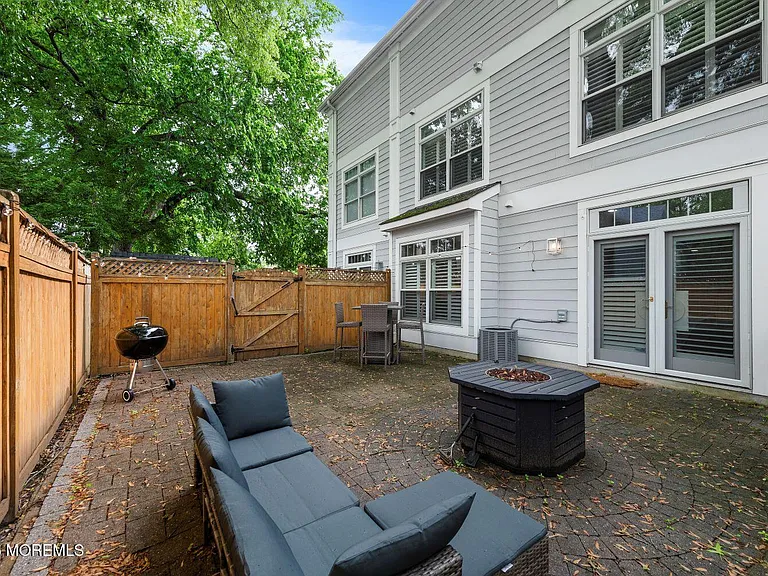162 Main St — Photo 30