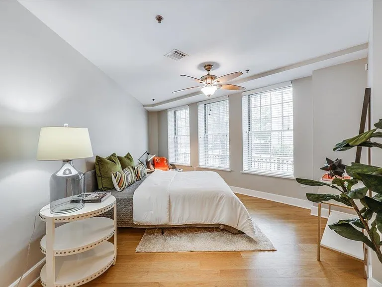 1100 Clinton St #101 — Photo 18