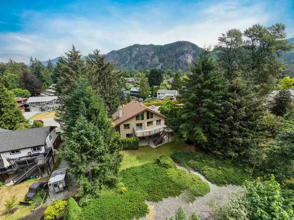 1464 Maple Cres, Squamish, BC V0N 1H0