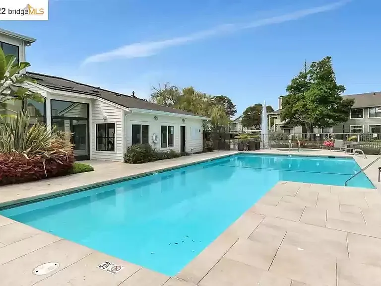 151 Shoreline Ct — Photo 16