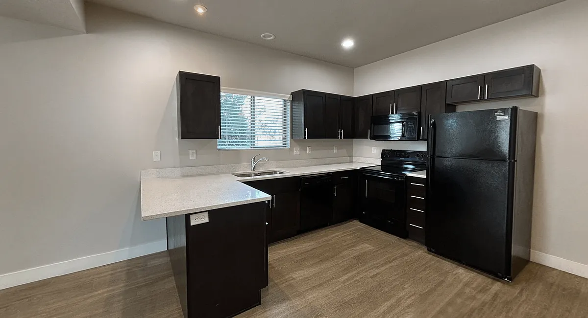 Building Photo - Madrona Townhomes