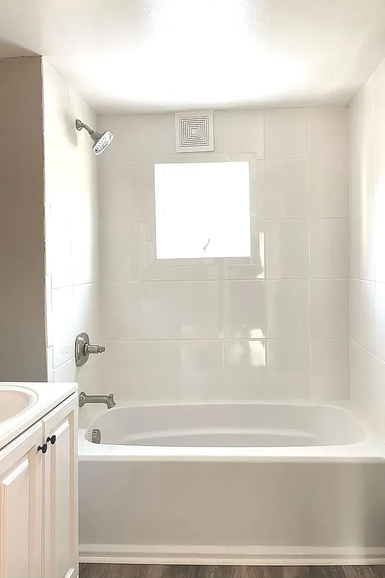 2 bed, 1000 sqft, $2,475 — Photo 2