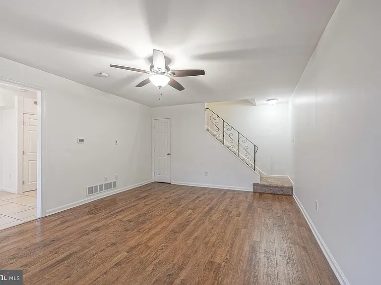 1051 Harbour Dr — Photo 8