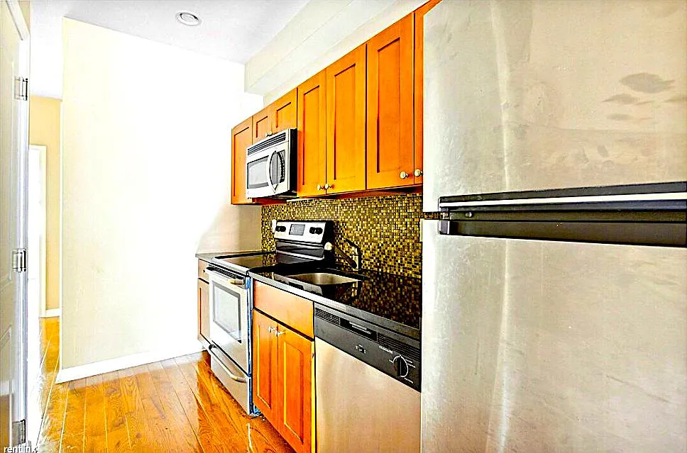 4 bed, 1200 sqft, $1,495 — Photo 2