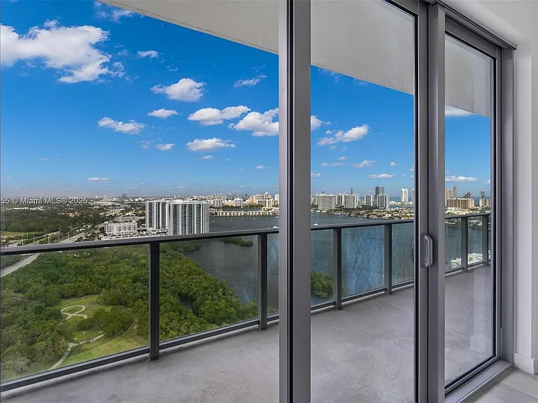 16385 Biscayne Blvd #4 — Photo 27