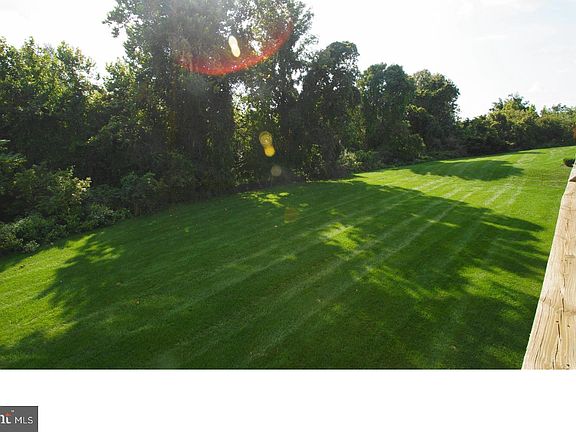 3rd image of 638 Onward Ave
