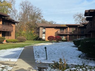 (Undisclosed Address), Glen Ellyn, IL, 60137