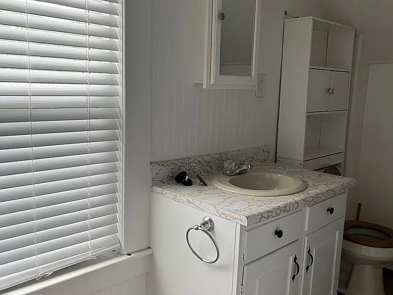 189 Gilford Ave — Photo 6
