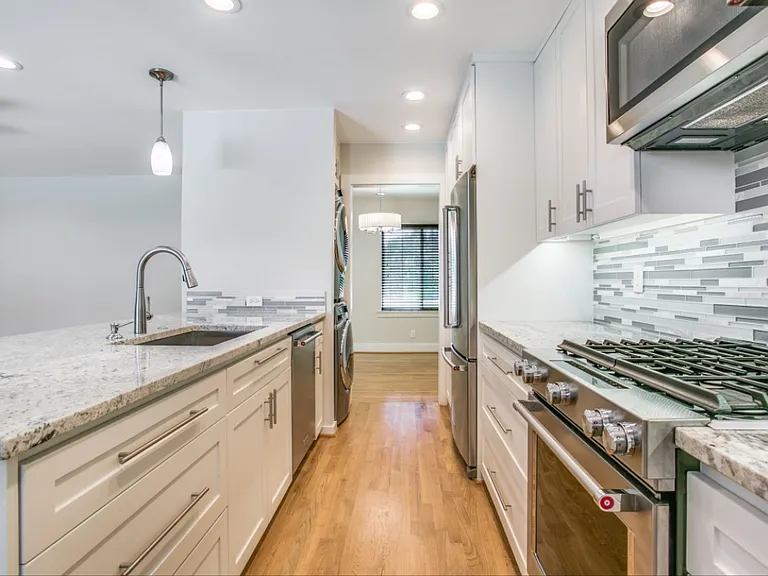 9721 Twin Creek Dr — Photo 11