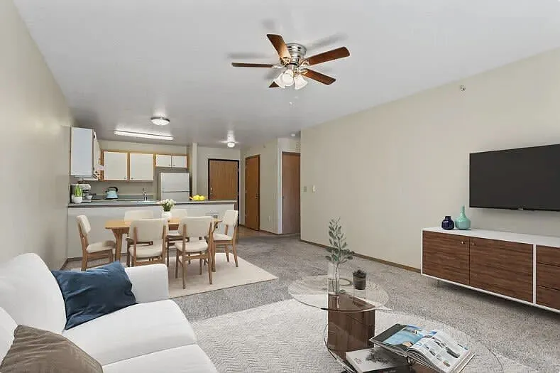 Gateway Plaza Apartments — Photo 4