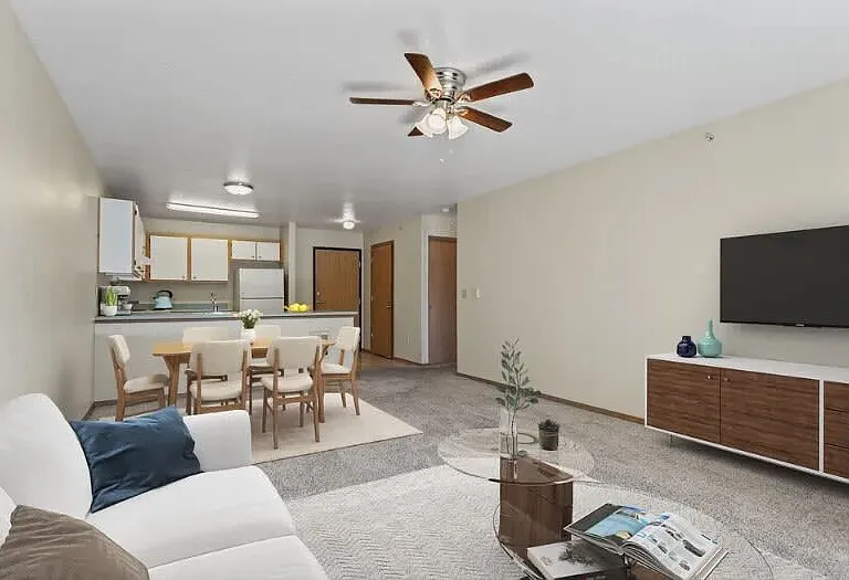 Gateway Plaza Apartments — Photo 4