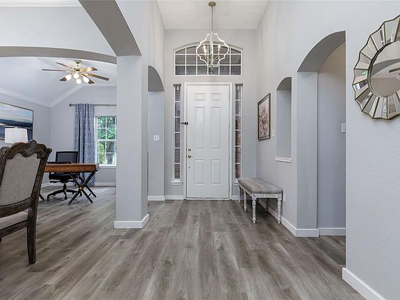 4th image of 536 Jasmine Dr