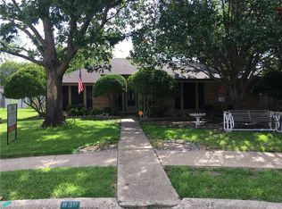 836 Creekview Dr, Mesquite, TX 75181