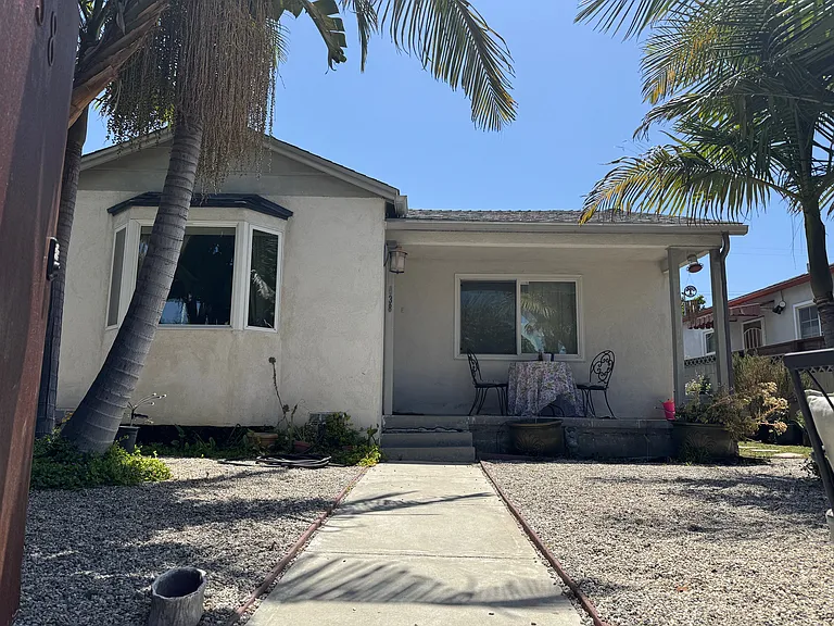 838 Flower Ave — Photo 1