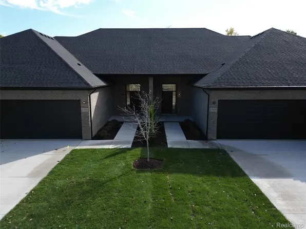 21959 Deer Brook Dr #2, Southfield, MI 48075