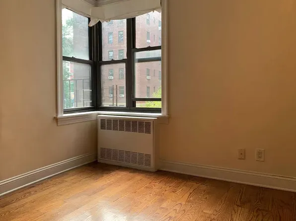 259 Bennett Avenue image 1 of 9