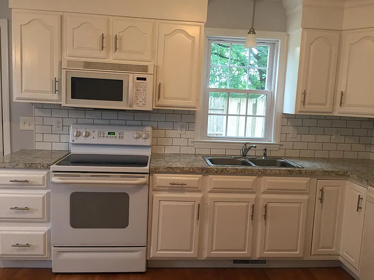 141 Maplewood Ln — Photo 6