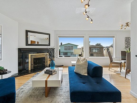 5th image of 269 Catalina Ave
