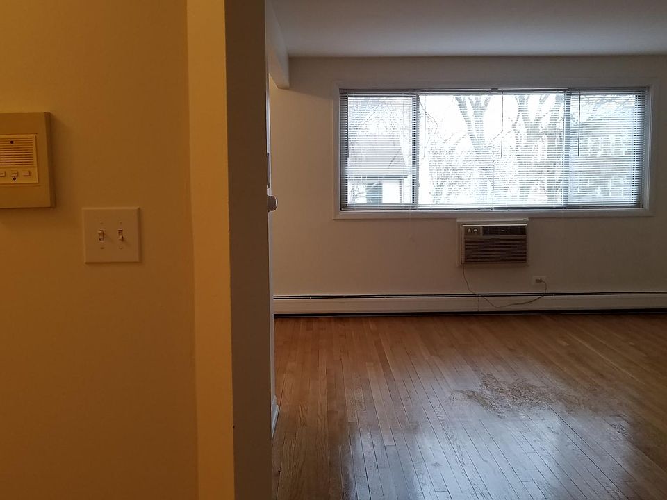 1st image of 1545 W Pratt Blvd APT 401