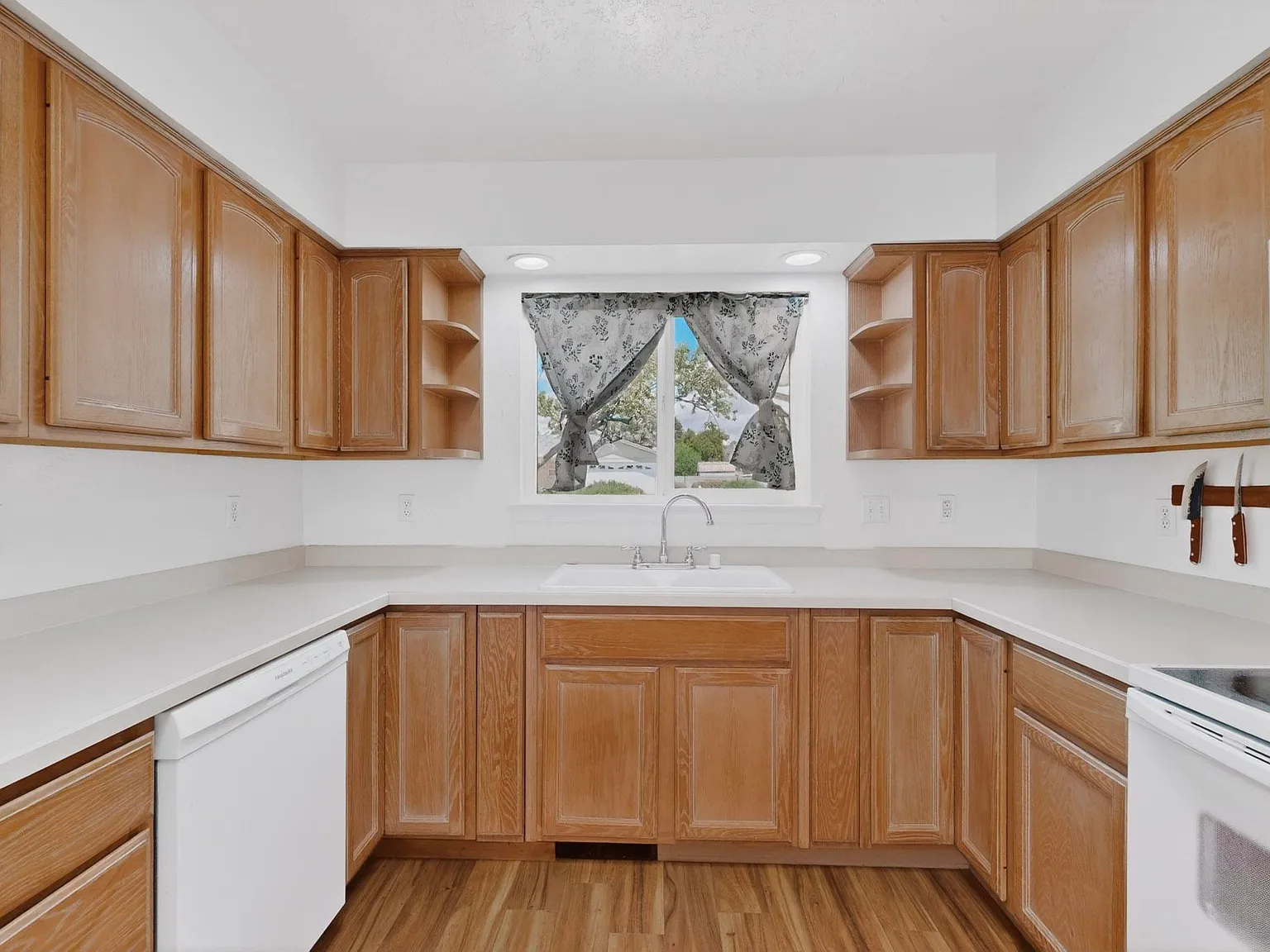 9912 Dorothy Pl NE — Photo 4