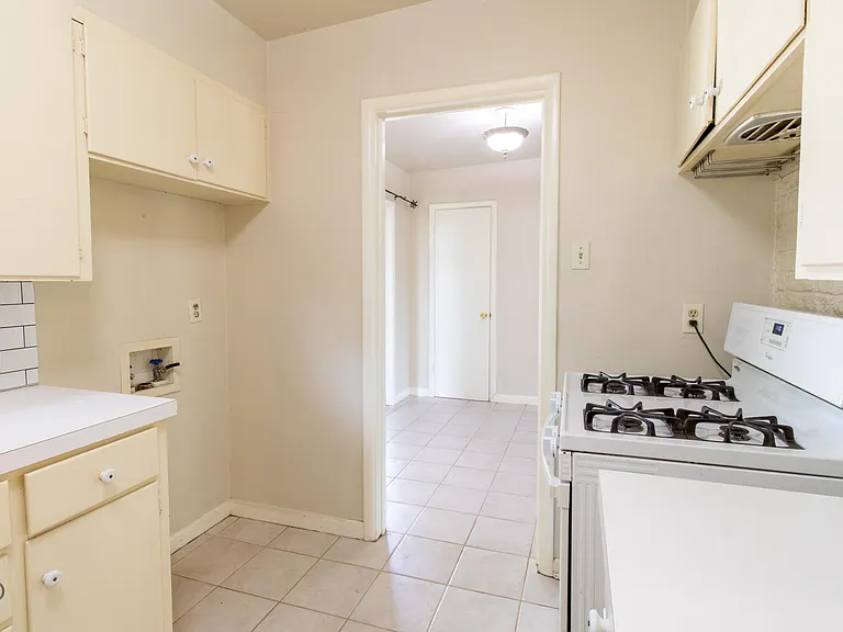 609 W Texas Ave — Photo 12