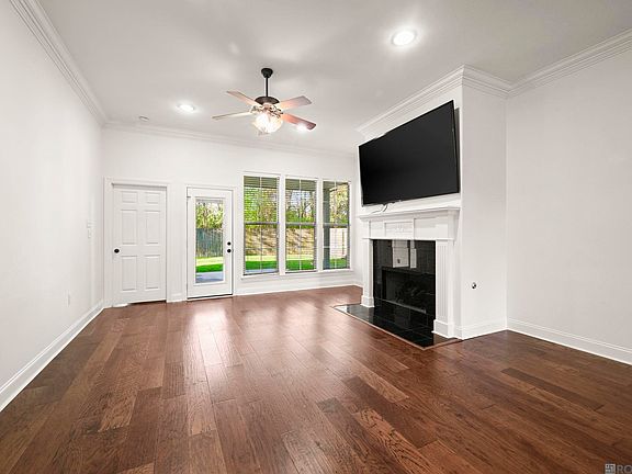 4th image of 9216 Magnolia Leaf Ave