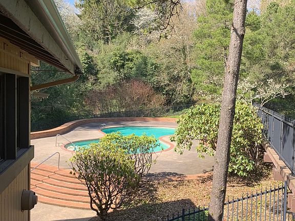 pool and patio at clubhouse