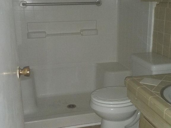4th image of 127 Grandin Ct
