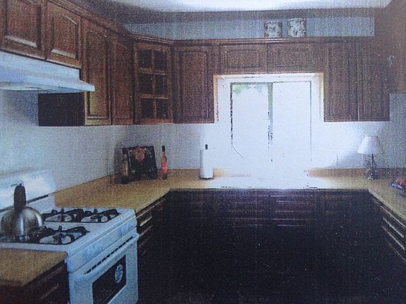 4th image of 22832 Waters Dr