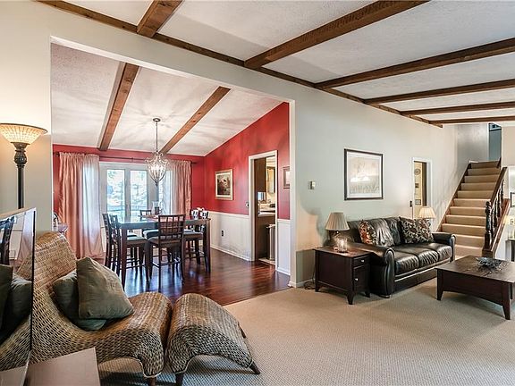 5th image of 10 Old Elm Dr