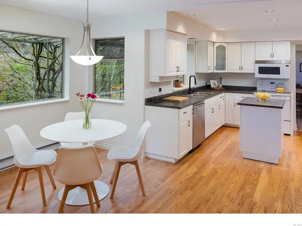 5047 Benton Ct, Saanich, BC V8Y 2Z5