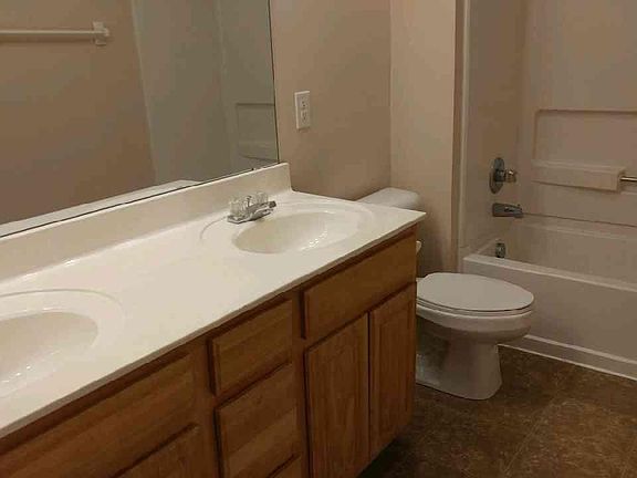 4th image of 687 Pondview Dr